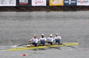 Leichtgewichts-Doppelzweier und Vierer ohne mit Laufsieg ins C-Finale